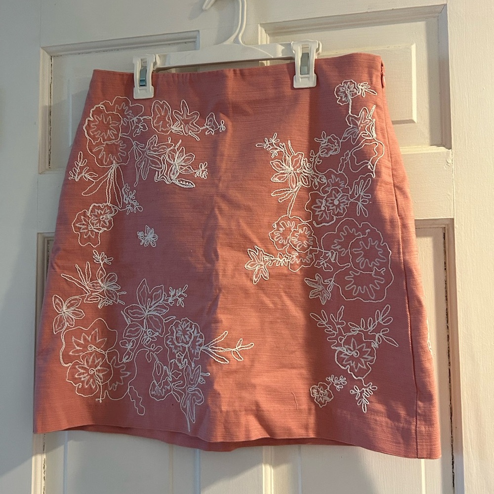 Women’s size 6 Loft mini skirt